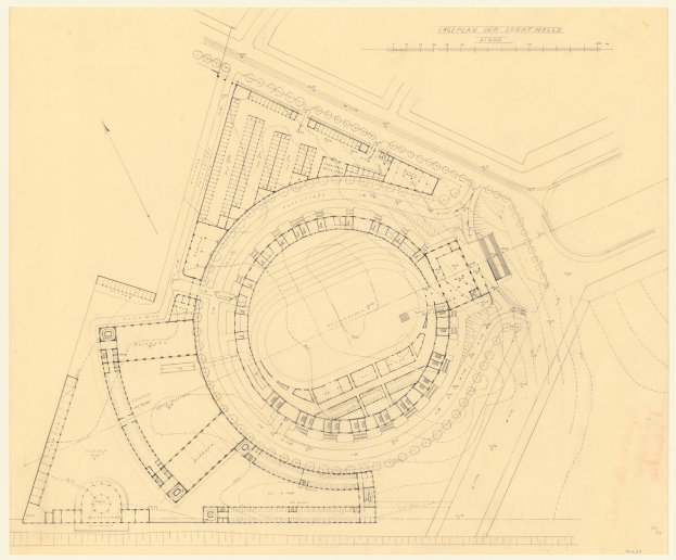 Schwarze-weißer Architekturplan eines Stadiongeländes mit umliegenden Gebäuden und handschriftlichen Textanmerkungen.