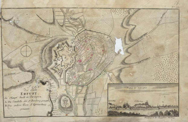 Ein detaillierter alter Stadtplan von Erfurt, Deutschland, der Straßen, Gebäude und Sehenswürdigkeiten zeigt, mit begleitendem Text und Illustrationen.