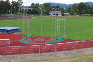 POL-DN: Brandschaden auf Fußballplatz - Polizei sucht Unterstützung