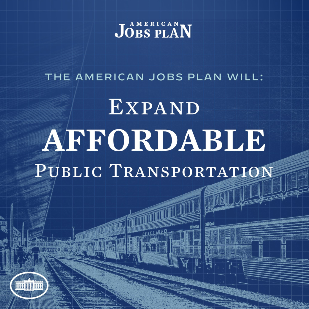Plakat mit einem Zug auf einem Bahngleis mit mehreren Menschen in der Nähe und dem Text "Das American Jobs Plan wird den erschwinglichen öffentlichen Verkehr ausbauen."