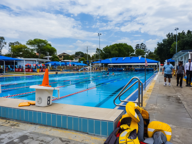 Schwimmbad oder Schwimmbehälter? - JUNGE FREIE WÄHLER fordern Investitionen in lokale Infrastruktur