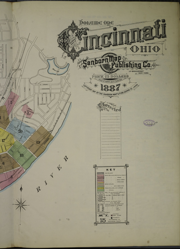 Offenes Buch mit detaillierter Karte von Cincinnati, Ohio, mit sichtbaren Straßen, Parks und Sehenswürdigkeiten sowie begleitendem Text mit weiterer Stadtinformation.