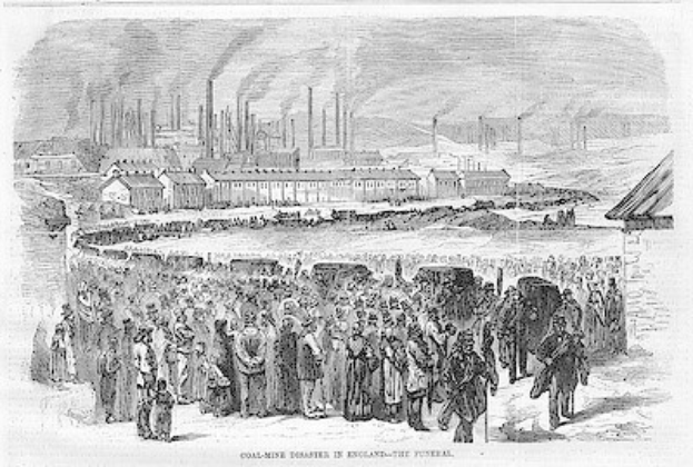 Eine Schwarz-Weiß-Zeichnung einer Gruppe von Menschen, die vor einem Fabrikgebäude mit Häusern und Rauch aus den Schornsteinen im Hintergrund stehen, mit Text unten: "Kohlebergwerksunglück in England das Ende".