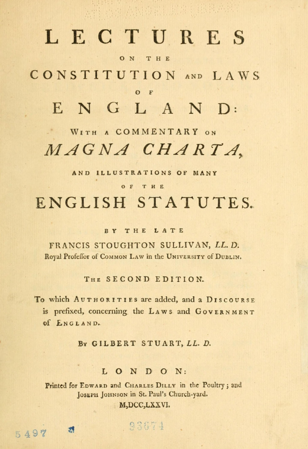 Altes Buch mit dem Titel "Vorträge über die Verfassung und Gesetze Englands mit einem Kommentar zur Magna Charta und Illustrationen vieler englischer Gesetze" geöffnet auf einer Seite mit schwarzer Tinte.