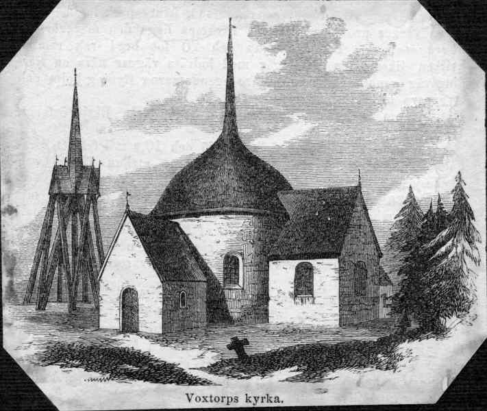 Eine Schwarz-Weiß-Radierung einer Kirche mit einem Kirchturm, umgeben von Bäumen und einem bewölkten Himmel, mit dem Text "Voxtorps Kyrka, die Kirche der Heiligen Dreifaltigkeit" unten.