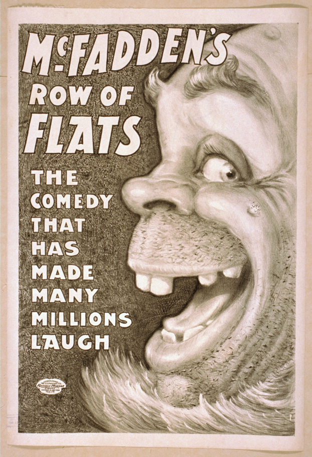 Plakat einer lachenden Person mit wilden Haaren, breitem Grinsen und weit aufgerissenen Augen vor einem hellgelben Hintergrund, die 'McFadden's Row of Flats: The Comedy That Has Made Many Millions Laugh' bewirbt.