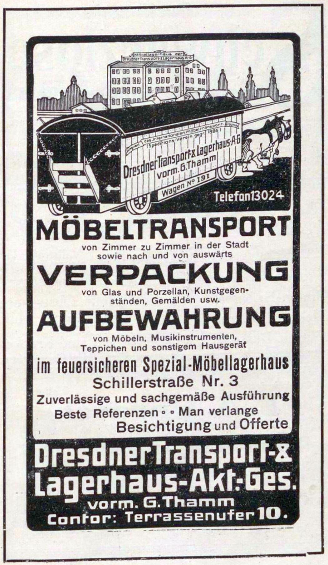 Werbung für einen Zug mit einem Zugbild, Text 'Dresdner Transport & Lagerhaus-Akt-Ges' und Gebäuden im Hintergrund.