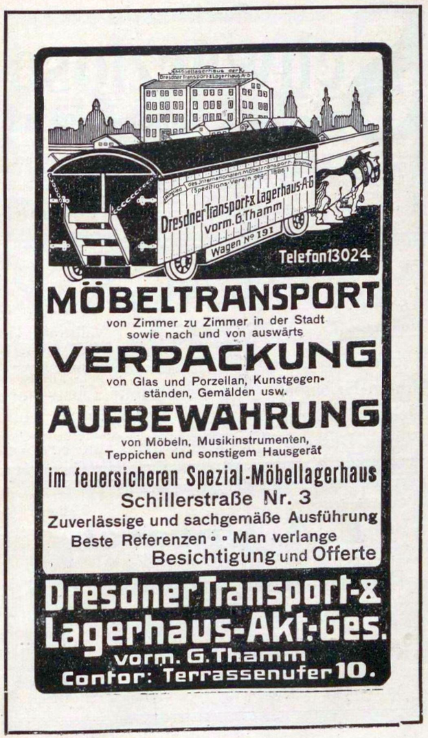 Werbung für einen Zug mit einem Zugbild, Text 'Dresdner Transport & Lagerhaus-Akt-Ges' und Gebäuden im Hintergrund.