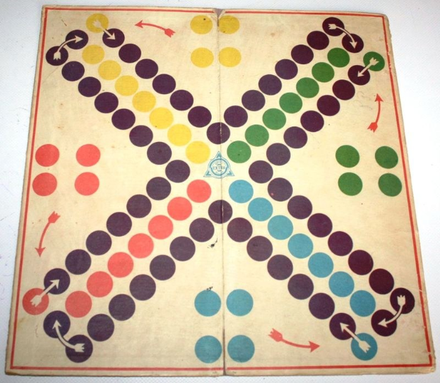 Backgammon-Spielbrett mit farbigen Kreisen, die in einem kreisförmigen Muster angeordnet sind und Pfeile in verschiedene Richtungen zeigen, vor einem weißen Hintergrund.