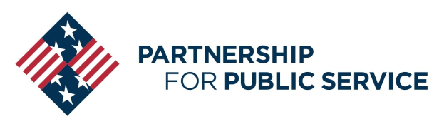 Logo der Partnership for Public Service: ein blauer Kreis mit einem weißen Stern, weißer Umrandung und fetter schwarzer Schrift auf weißem Hintergrund, mit einem passenden blauen und weißen Banner.