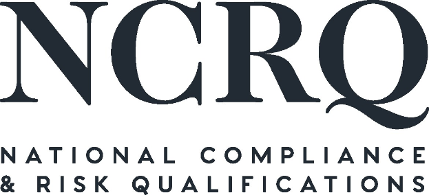 Weißer Hintergrund mit mittig gesetzter fetter schwarzer Schrift "National Compliance & Risk Qualifications" in einem dünnen schwarzen Rahmen, in einer modernen professionellen Schriftart.