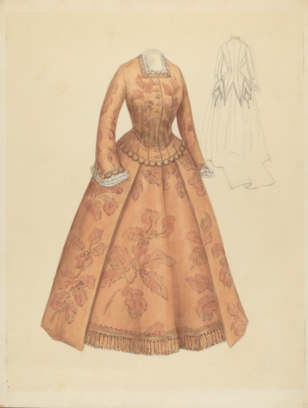 Ein detailliertes Bild einer 18. Jahrhundert-Kostümzeichnung mit einem langen Kleid mit hohem Kragen, floral gemustertem Oberteil in Rosa, Lila und Blau und einem Spitzenbesatz an Rock und Hintergrund in Hellblau.