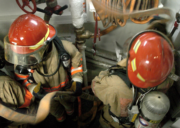 FW Mechernich: Feuerwache Kommern trainiert am Feuerwehrer Institut in Düren-Stockheim